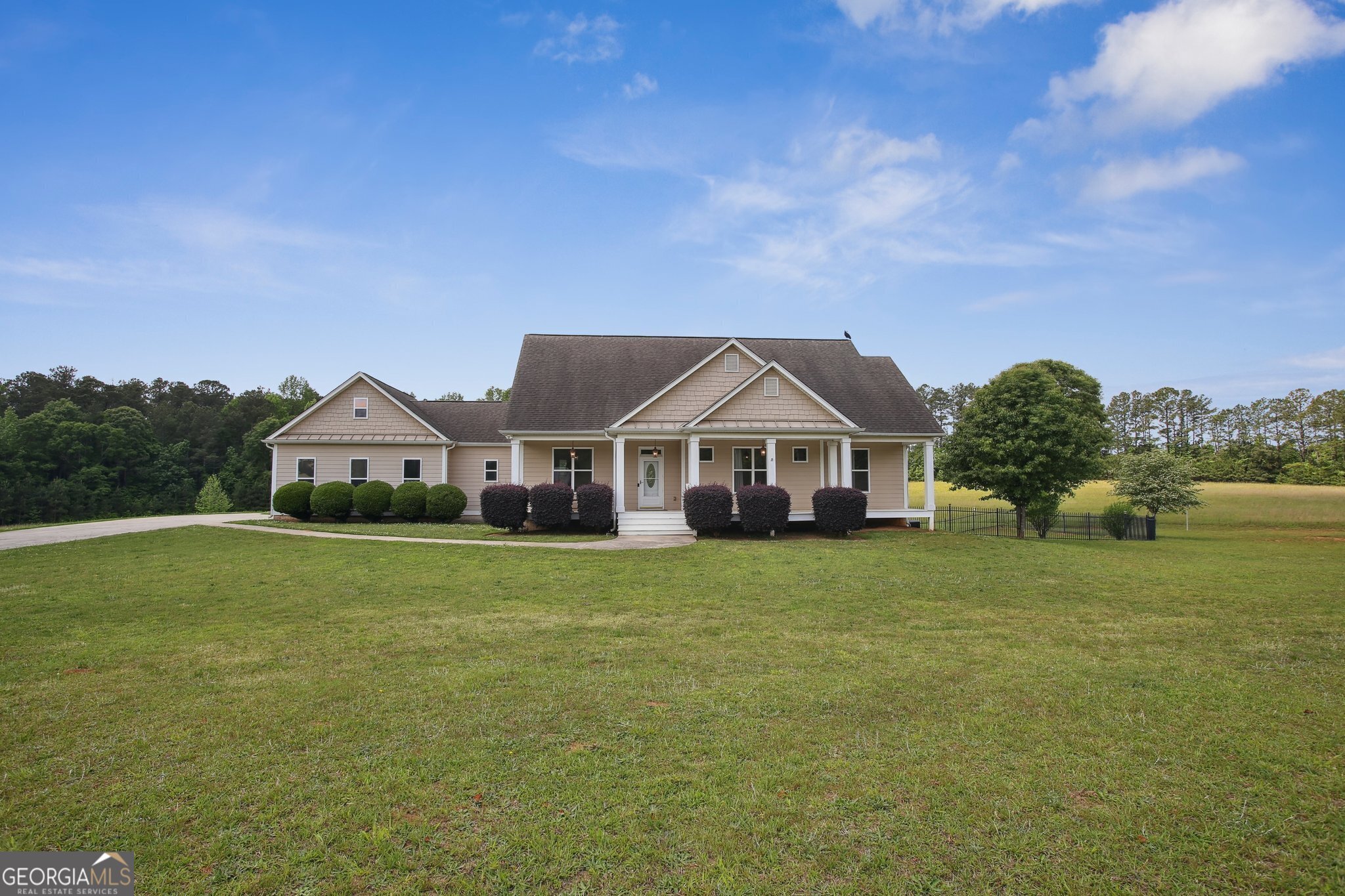 524 Forrest Avenue Fayetteville, GA 30214 - Photo 3 of 30 a front view of a house with garden