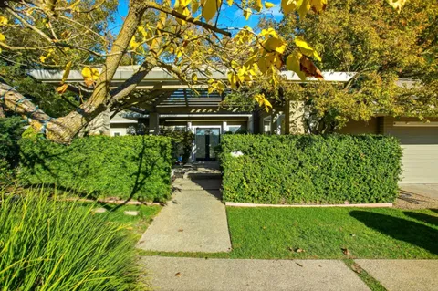 $2,399,000 | 3895 Fair Oaks Boulevard, Sacramento, CA 95864