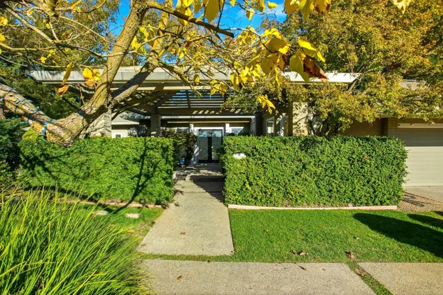 $2,399,000 | 3895 Fair Oaks Boulevard, Sacramento, CA 95864