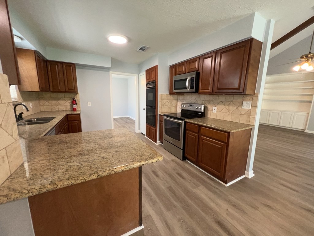 27226 West Pyeatt Lane Conroe, TX 77385 - Photo 10 of 26