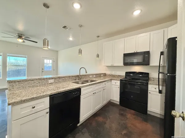 $1,195 | 6938 Crestway Road, Unit 4, San Antonio, TX 78239