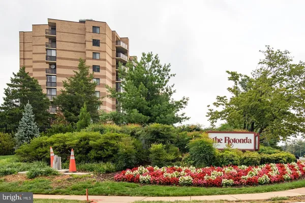 $3,300 | 8340 Greensboro Drive, Unit 207, McLean, VA 22102