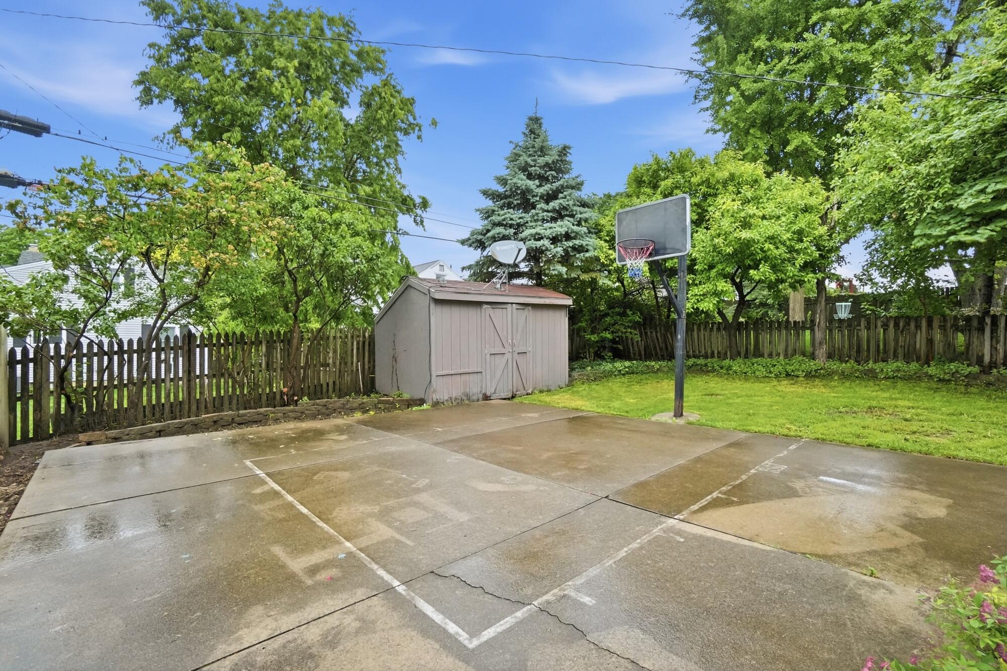 1437 Doddington Road Dayton, OH 45409 - Photo 40 of 44 194