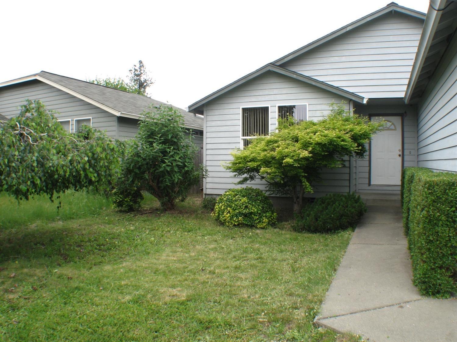772 Tami Road Grants Pass, OR 97526 - Photo 31 of 33 Front yard.