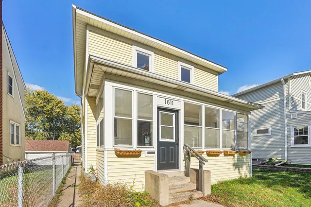 $340,000 | 1611 Edmund Avenue West, St. Paul, MN 55104