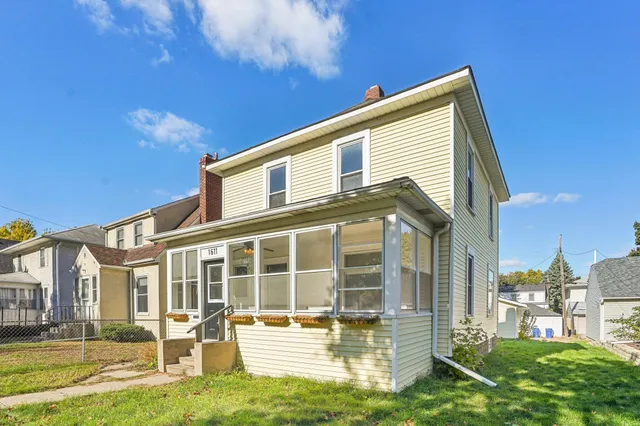 $340,000 | 1611 Edmund Avenue West, St. Paul, MN 55104