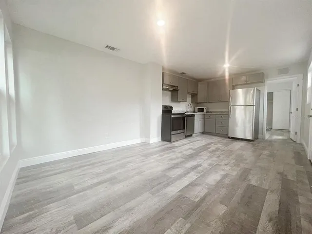 $1,250 | 1514 38th Avenue North, St. Petersburg, FL 33704