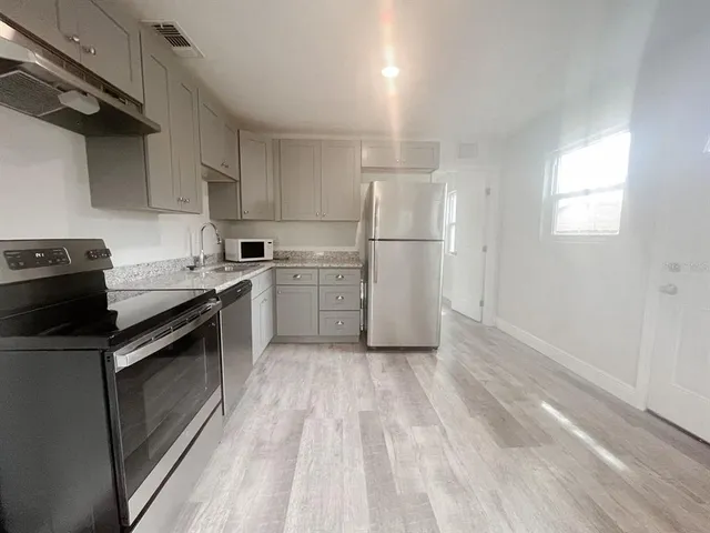 $1,250 | 1514 38th Avenue North, St. Petersburg, FL 33704