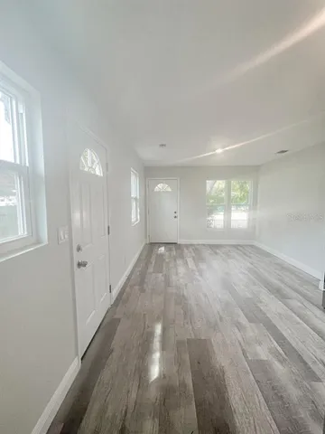 $1,250 | 1514 38th Avenue North, St. Petersburg, FL 33704