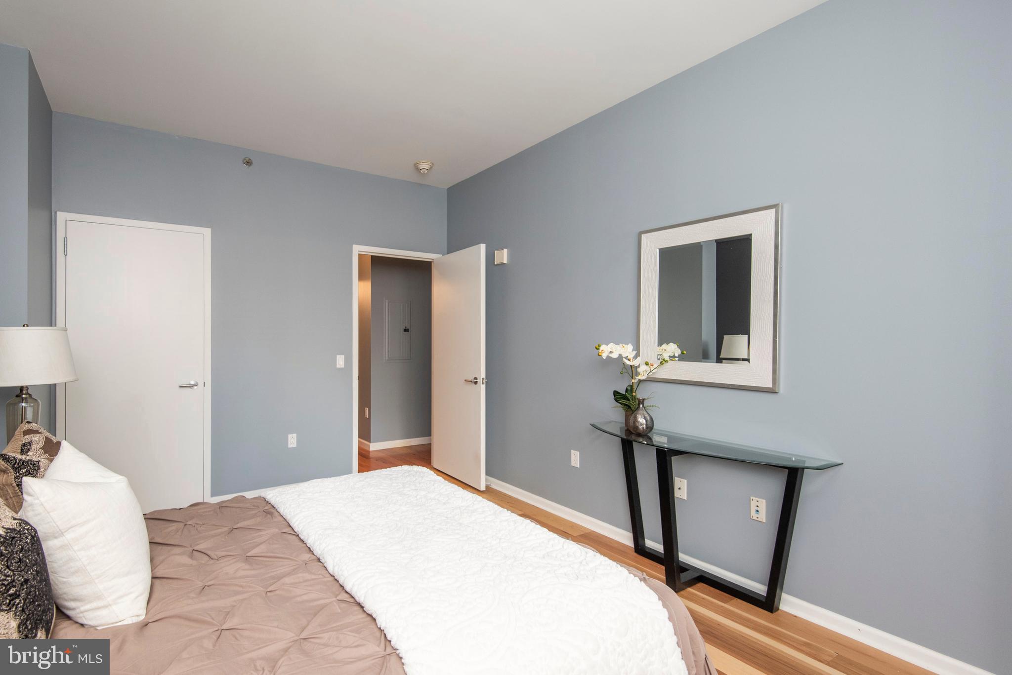 1425 Locust Street, Unit 4F Philadelphia, PA 19102 - Photo 20 of 34 a bedroom with a bed and a dresser