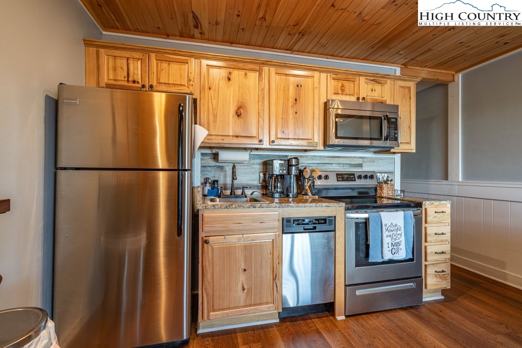 301 Pinnacle Inn Road, Unit 3204B Beech Mountain, NC 28604 - Photo 12 of 33 a kitchen with stainless steel appliances granite countertop a refrigerator stove and microwave
