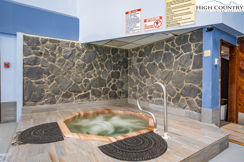 301 Pinnacle Inn Road, Unit 3204B Beech Mountain, NC 28604 - Photo 24 of 33 a view of a living room