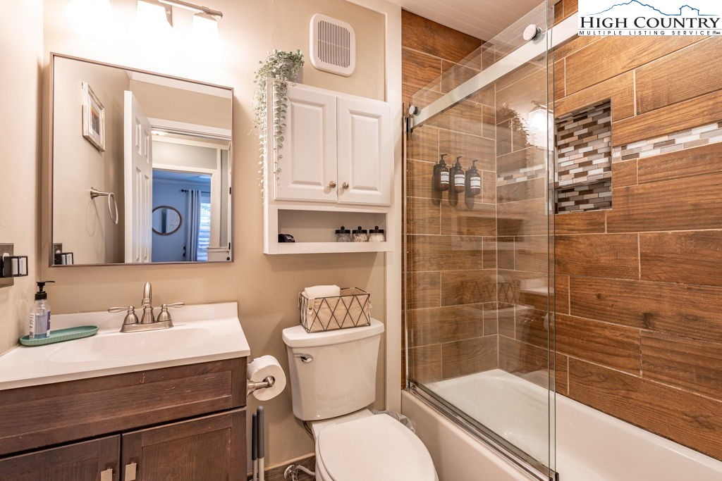 301 Pinnacle Inn Road, Unit 3204B Beech Mountain, NC 28604 - Photo 8 of 33 a bathroom with a sink a toilet a mirror and shower
