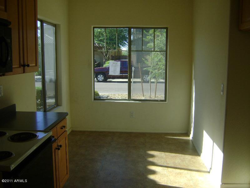 8717 West Cordes Road Tolleson, AZ 85353 - Photo 8 of 22 dining