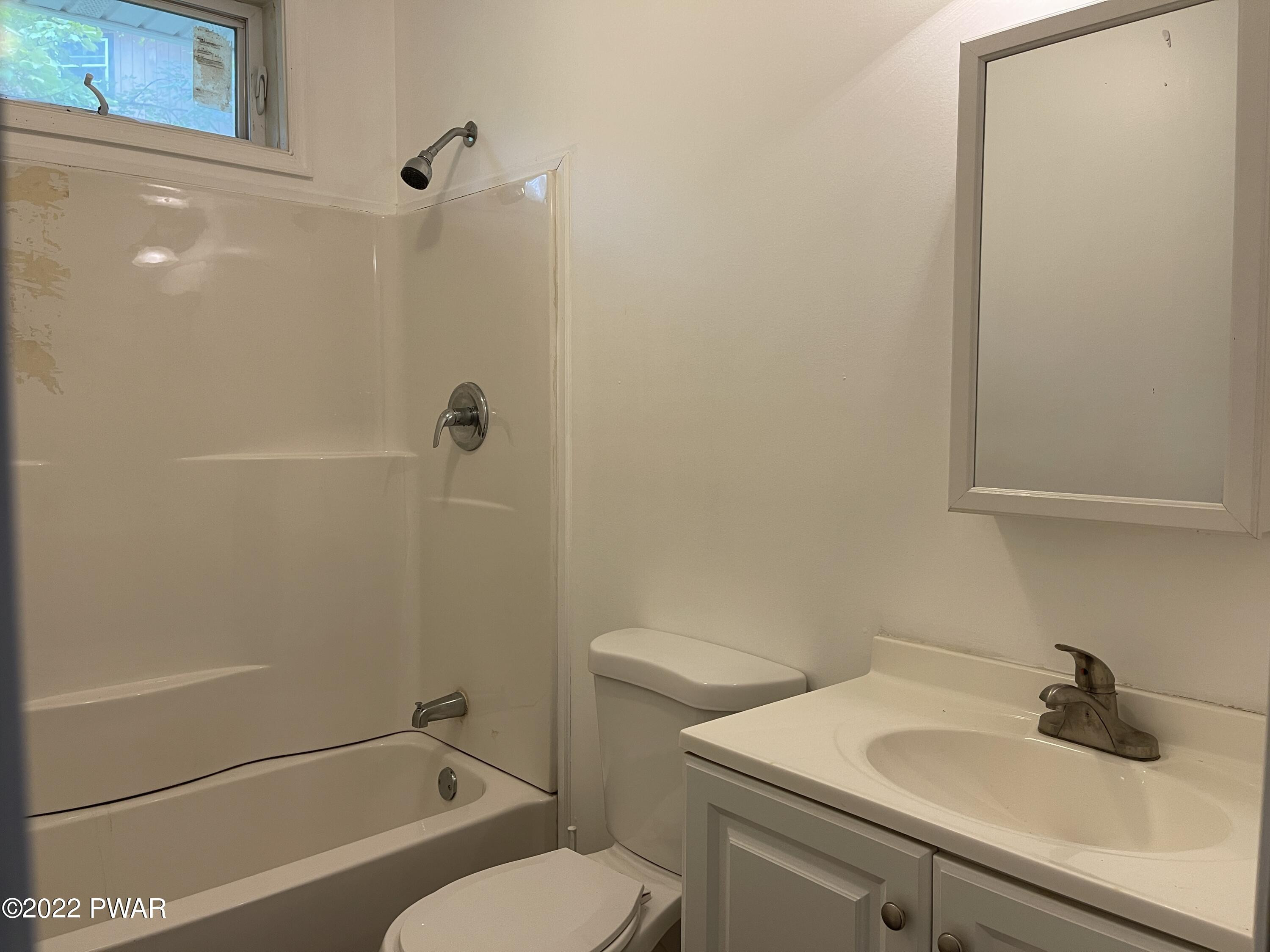 3206 Cherry Ridge Road Bushkill, PA 18324 - Photo 17 of 28 2nd Bedroom