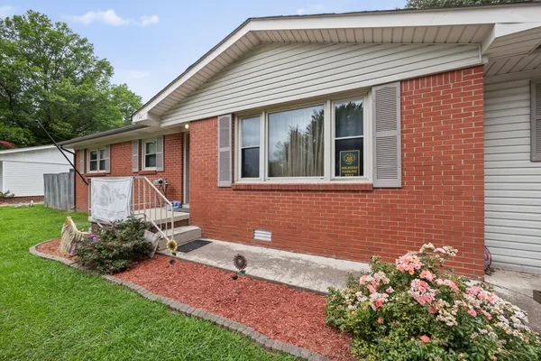 $240,000 | 521 Thomas Avenue, Hohenwald, TN 38462