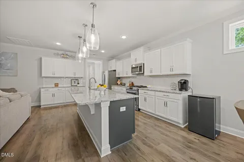 $595,000 | 307 West Amber Oak Drive, Selma, NC 27576
