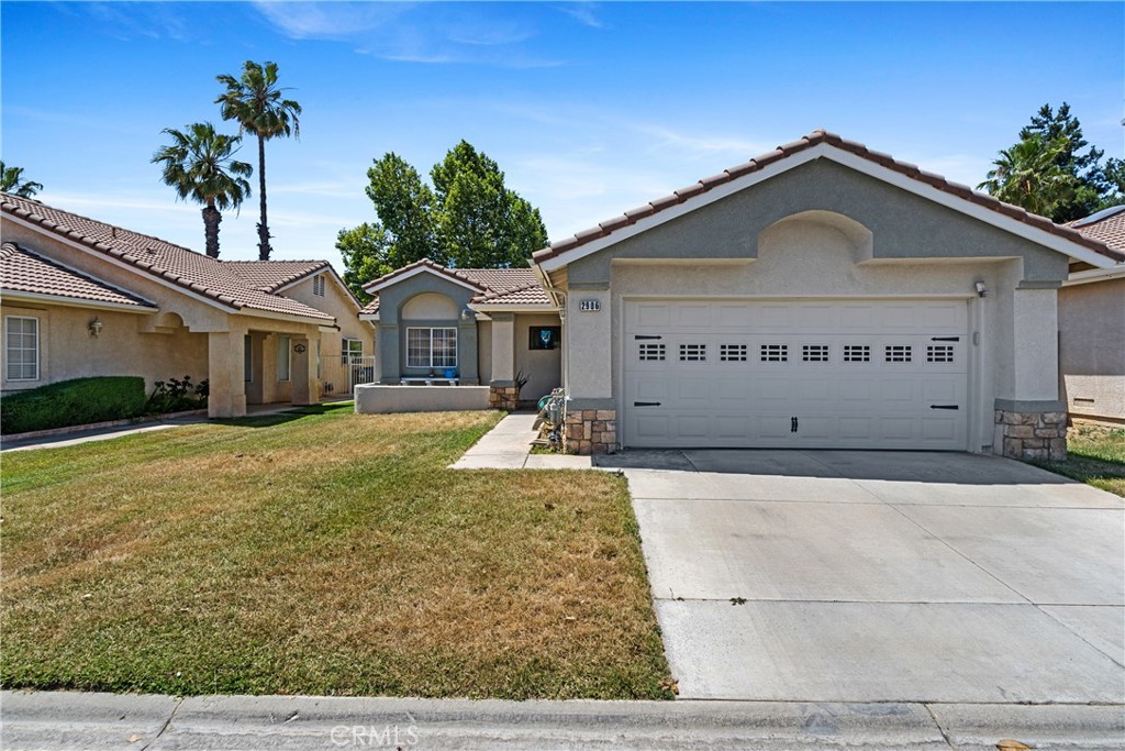 2906 Summer Set Circle Banning, CA 92220 - Photo 1 of 43 a front view of a house with a yard