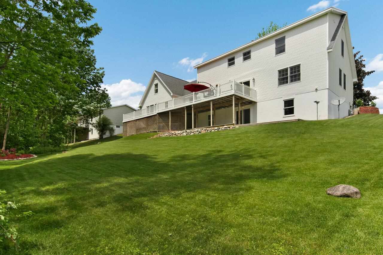 4215 Summerhill Road Traverse City, MI 49684 - Photo 5 of 47 1888593-4.JPG