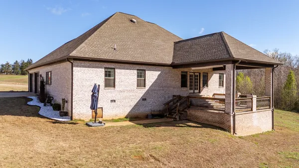 $675,000 | 340 Grand Oaks Cove, Savannah, TN 38372