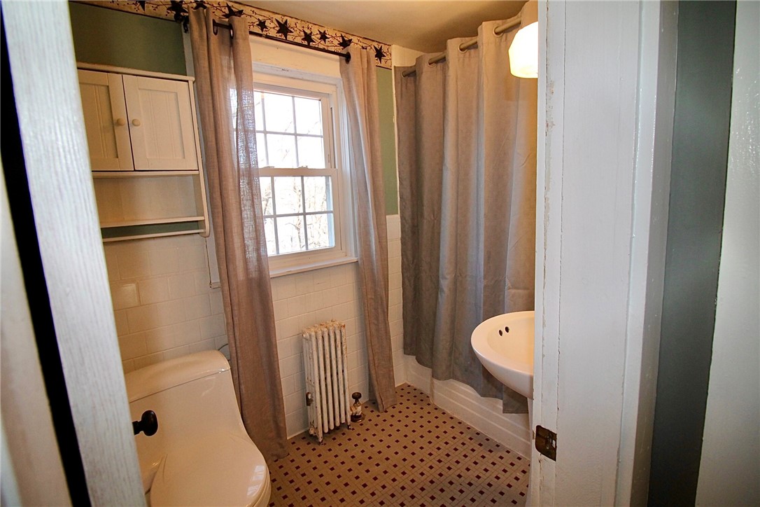 201 Edgehill Road Warwick, RI 02889 - Photo 13 of 20