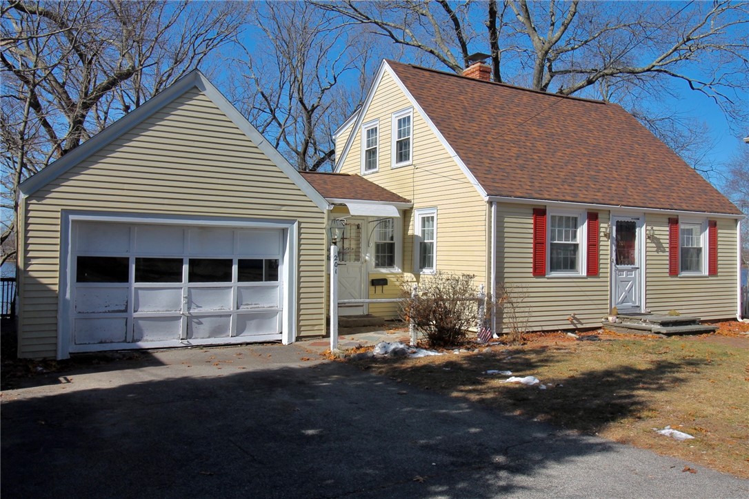 201 Edgehill Road Warwick, RI 02889 - Photo 3 of 20