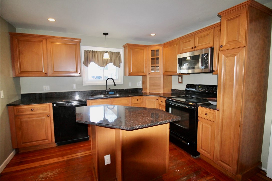 201 Edgehill Road Warwick, RI 02889 - Photo 7 of 20