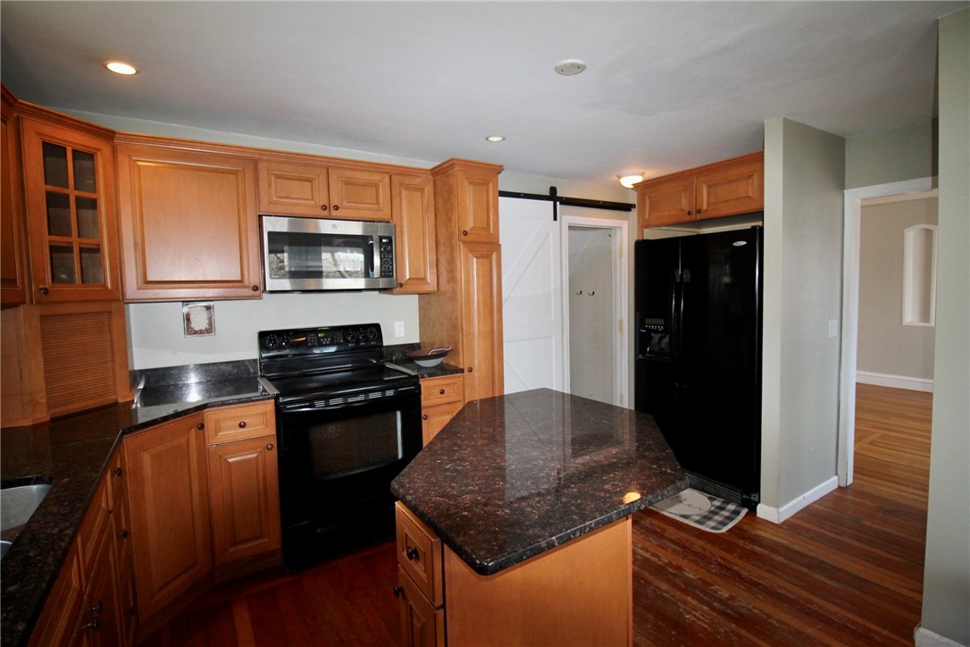 201 Edgehill Road Warwick, RI 02889 - Photo 8 of 20