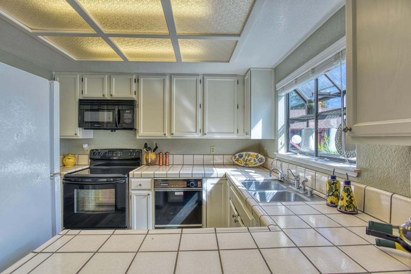 1555 Hecker Pass Road, Unit F101 Gilroy, CA 95020 - Photo 8 of 22 Gallery Image 8