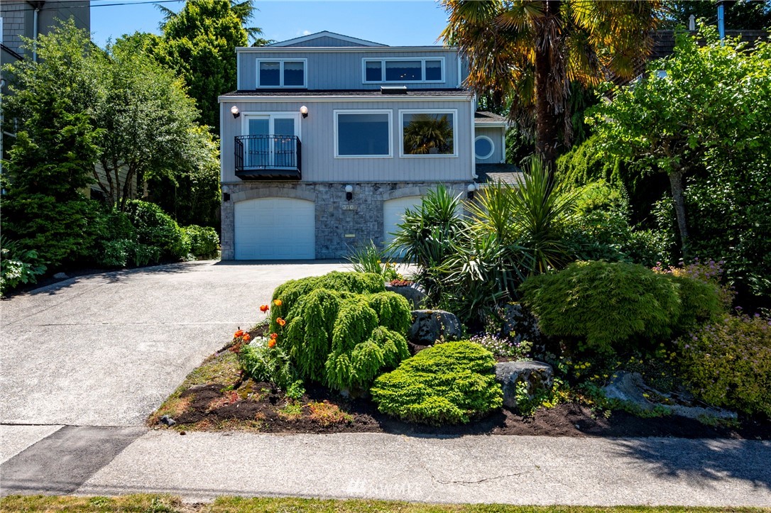 3363 West Commodore Way Seattle, WA 98199 - Photo 1 of 40