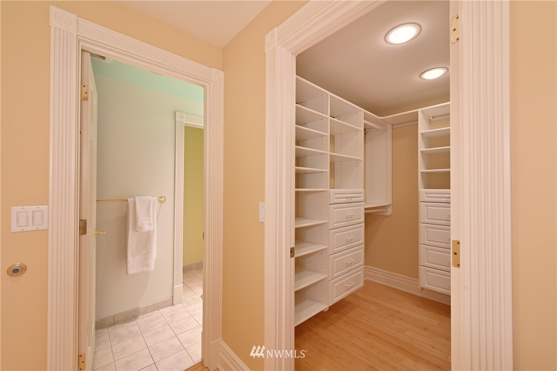 3363 West Commodore Way Seattle, WA 98199 - Photo 14 of 40
