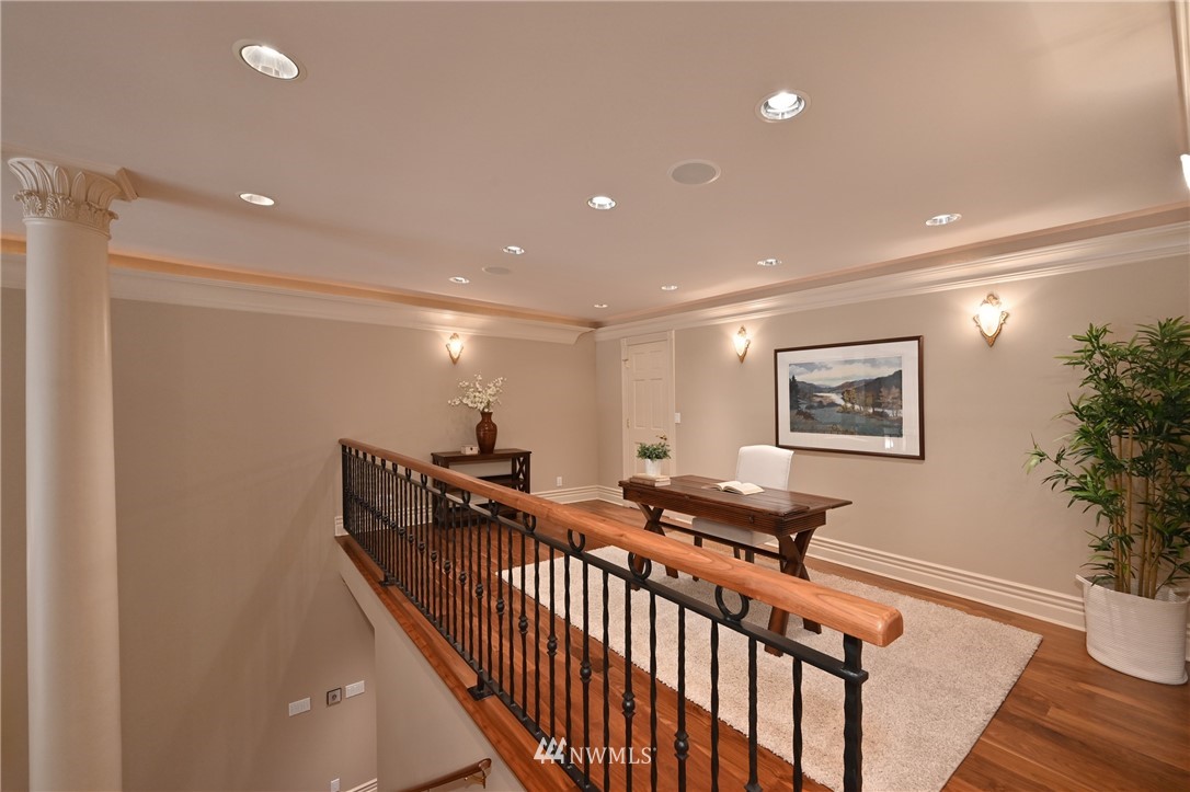 3363 West Commodore Way Seattle, WA 98199 - Photo 17 of 40