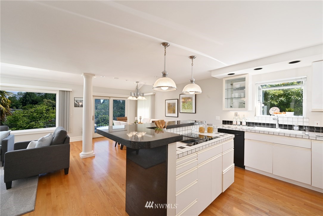 3363 West Commodore Way Seattle, WA 98199 - Photo 6 of 40