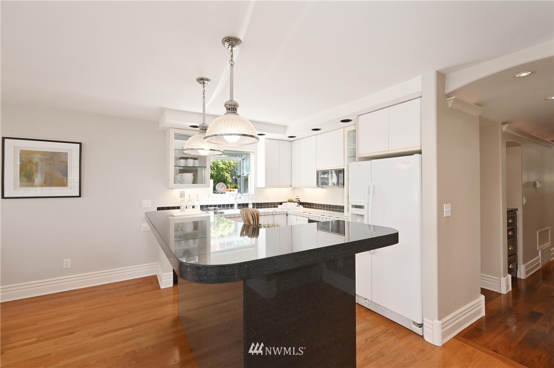 3363 West Commodore Way Seattle, WA 98199 - Photo 7 of 40
