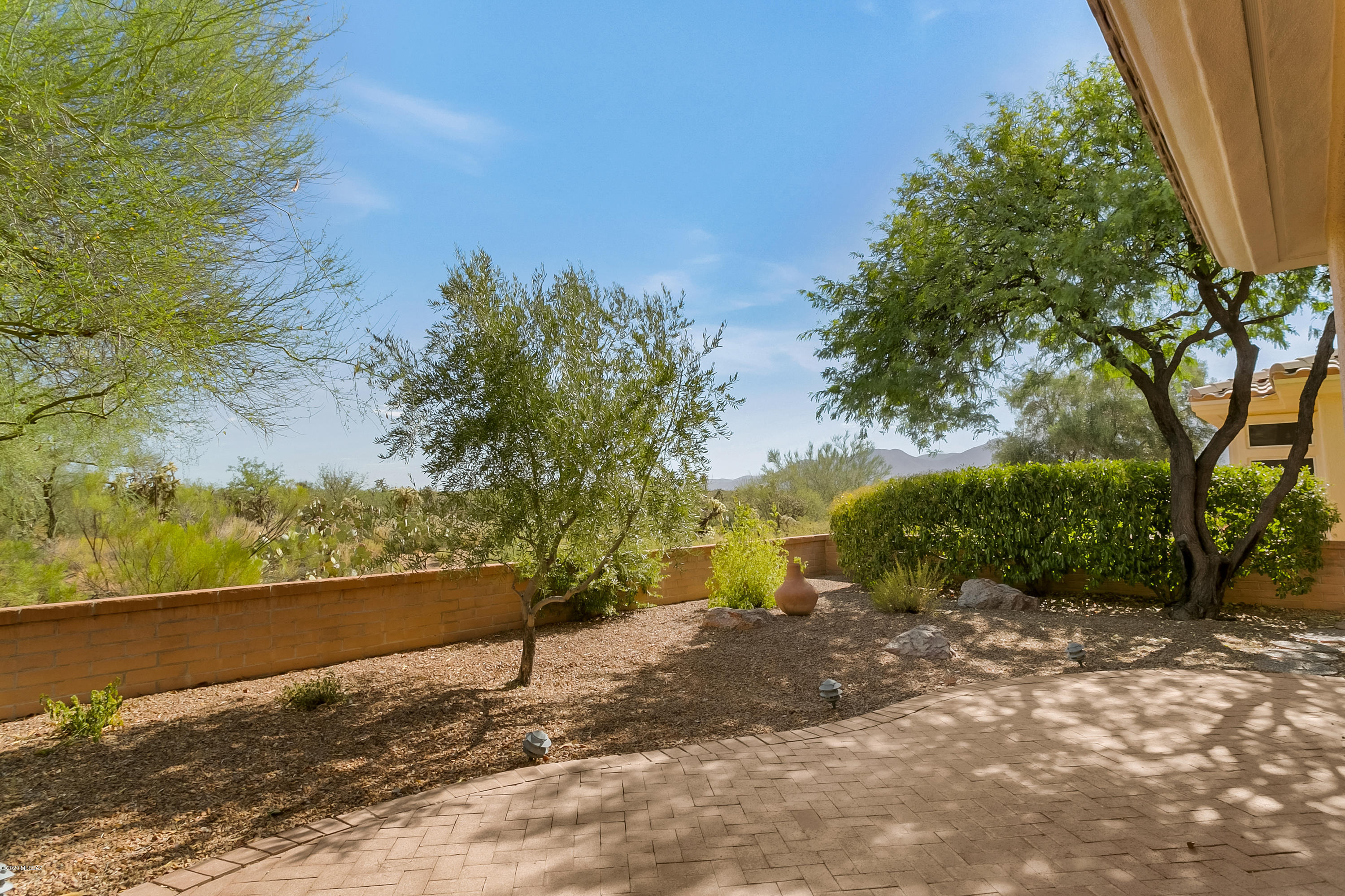 1621 East Crown Ridge Way Oro Valley, AZ 85755 - Photo 3 of 37