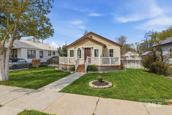 $420,000 | 711 7th Avenue South, Nampa, ID 83651