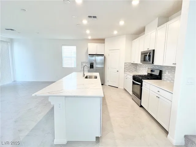 $2,550 | 6972 West Ford Avenue, Las Vegas, NV 89113