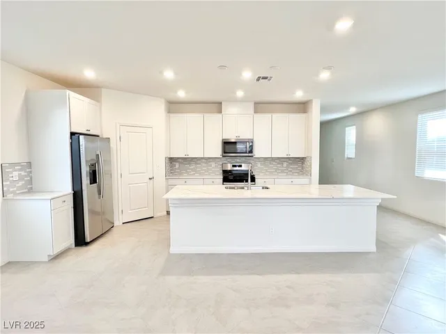 $2,550 | 6972 West Ford Avenue, Las Vegas, NV 89113