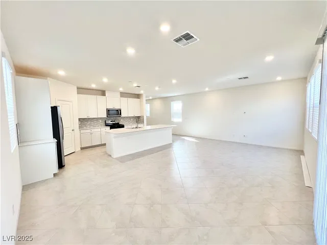 $2,550 | 6972 West Ford Avenue, Las Vegas, NV 89113