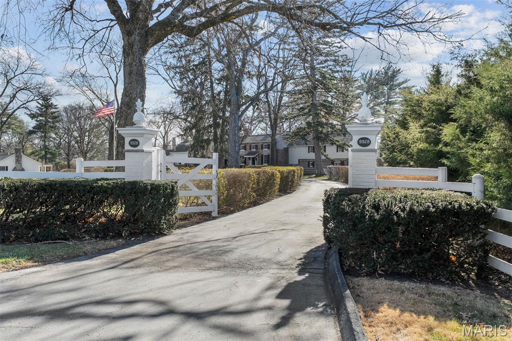 9928 Litzsinger Road St. Louis, MO 63124 - Photo 1 of 55