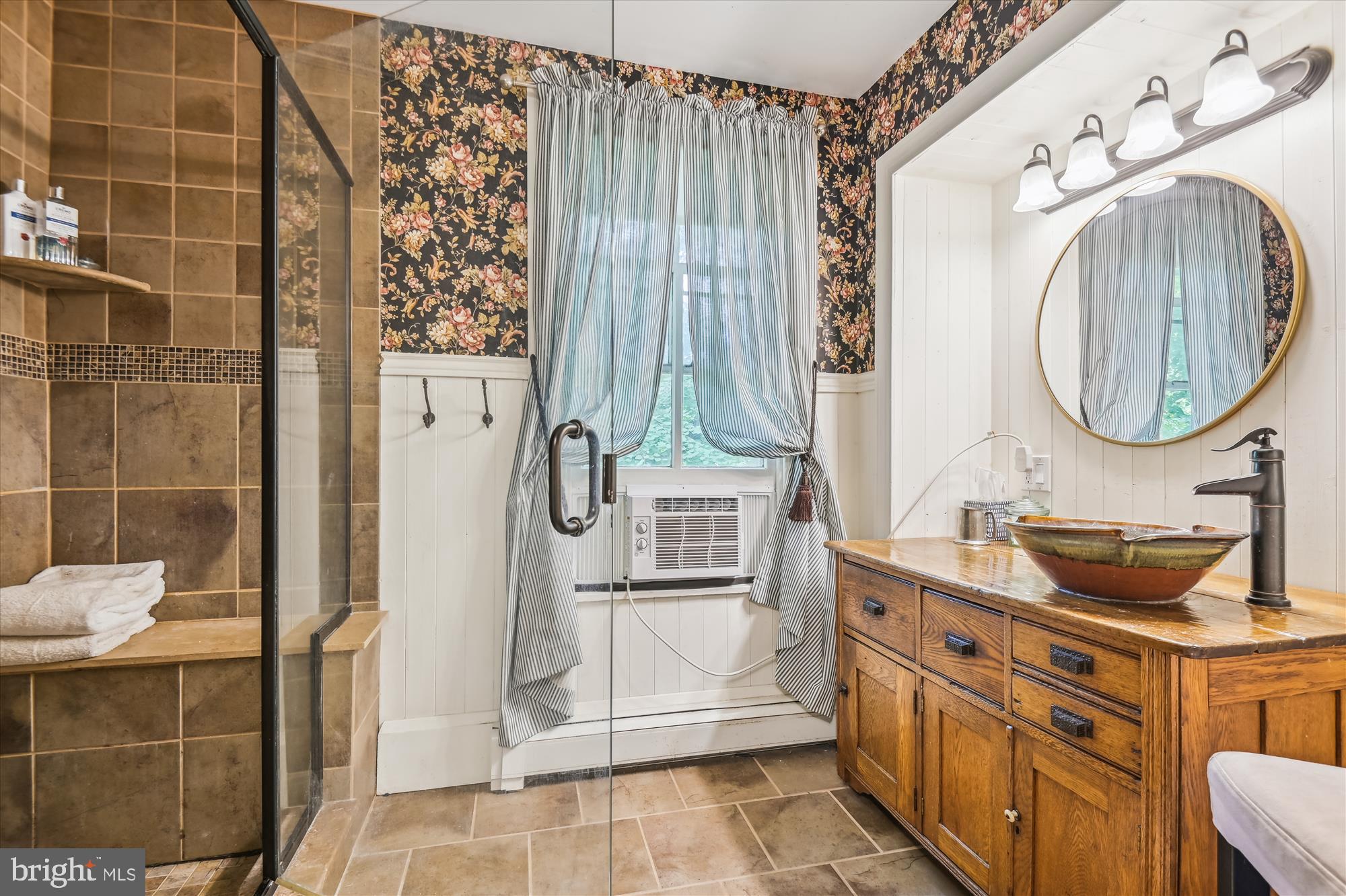 4708 Butler Road Glyndon, MD 21136 - Photo 28 of 58 Primary Bath w/Walk in Closet