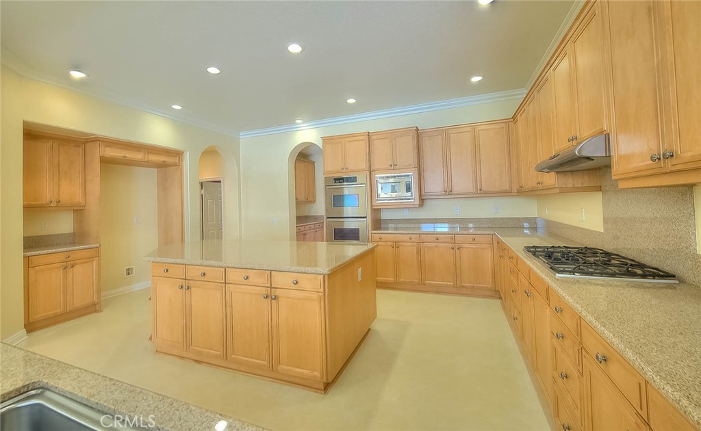16861 Ridge Cliff Drive Riverside, CA 92503 - Photo 22 of 75 Kitchen