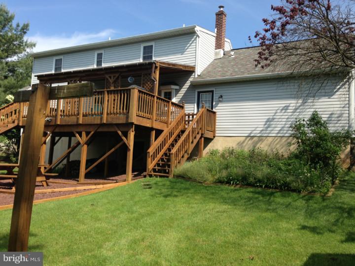 827 Pine Heights Road Reading, PA 19605 - Photo 3 of 25 Exterior Back