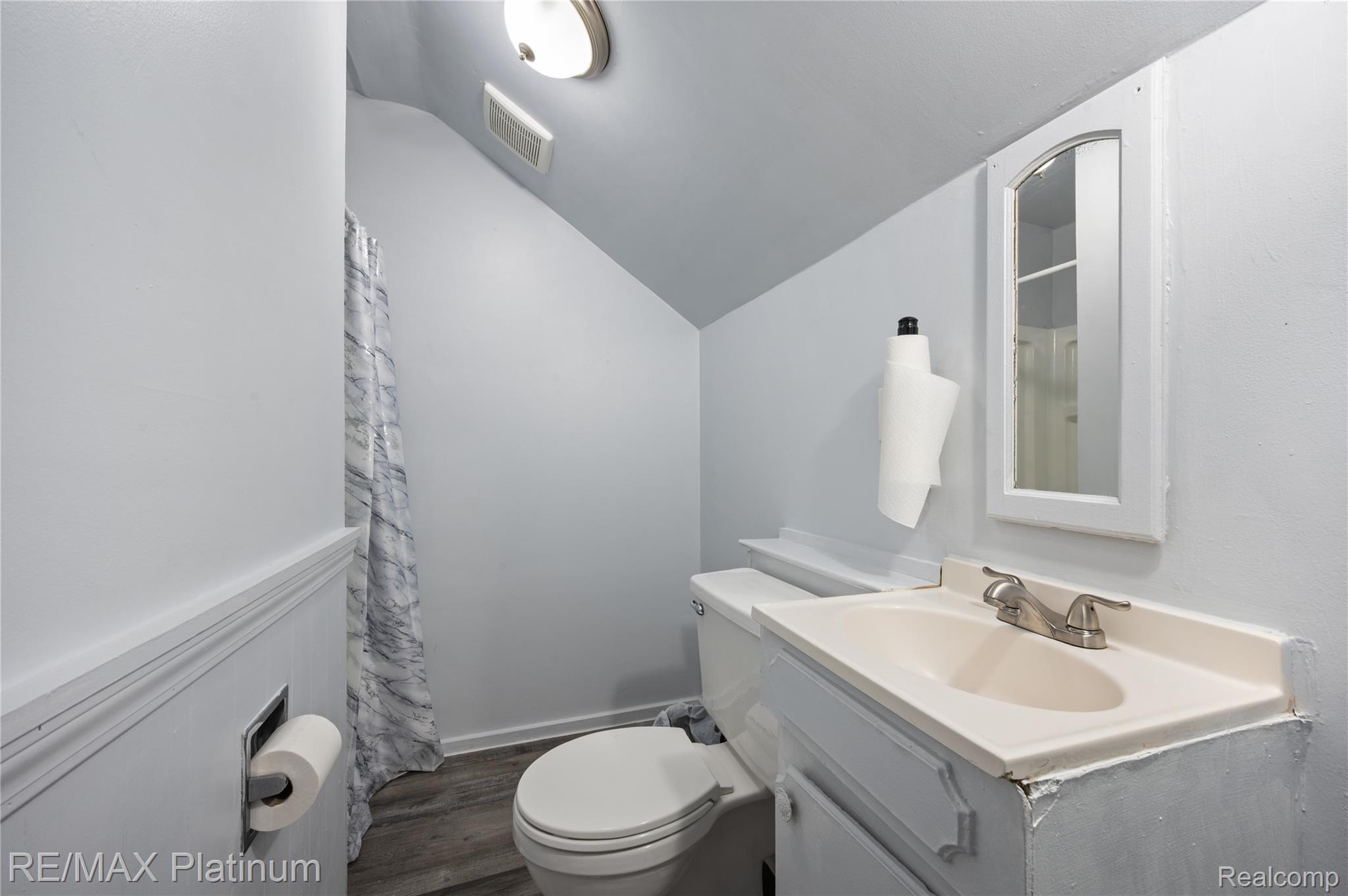 6116 Lapeer Road Burton, MI 48509 - Photo 17 of 30 6116 Lapeer111.JPG
