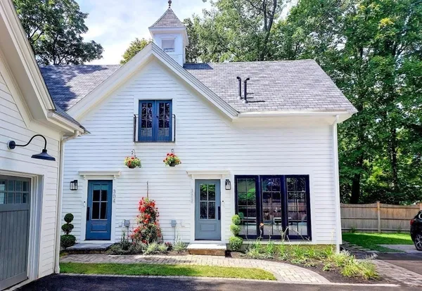 $1,359,500 | 302 Elliot Street, Unit 3, Newton, MA 02464