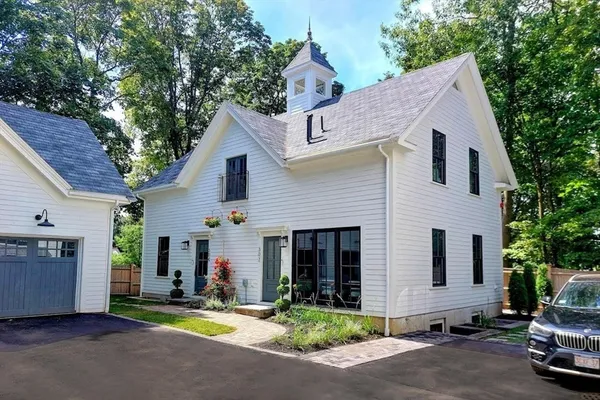 $1,359,500 | 302 Elliot Street, Unit 3, Newton, MA 02464