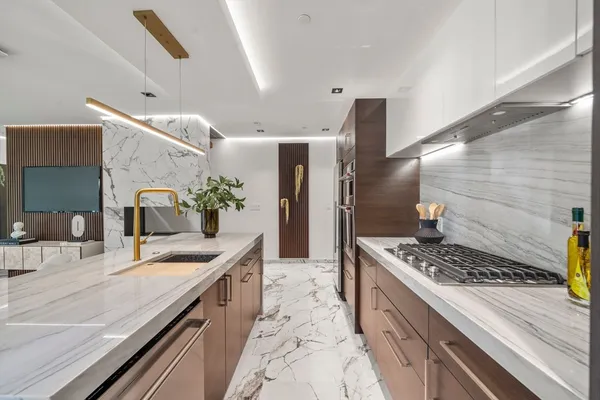 $1,359,500 | 302 Elliot Street, Unit 3, Newton, MA 02464