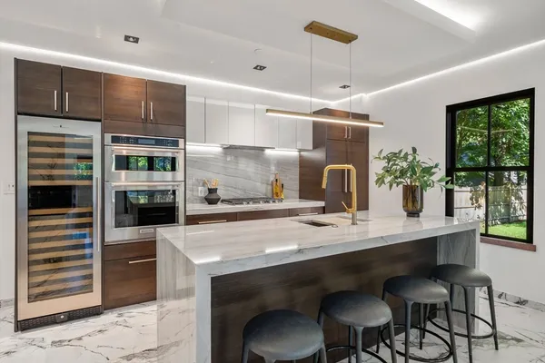 $1,359,500 | 302 Elliot Street, Unit 3, Newton, MA 02464