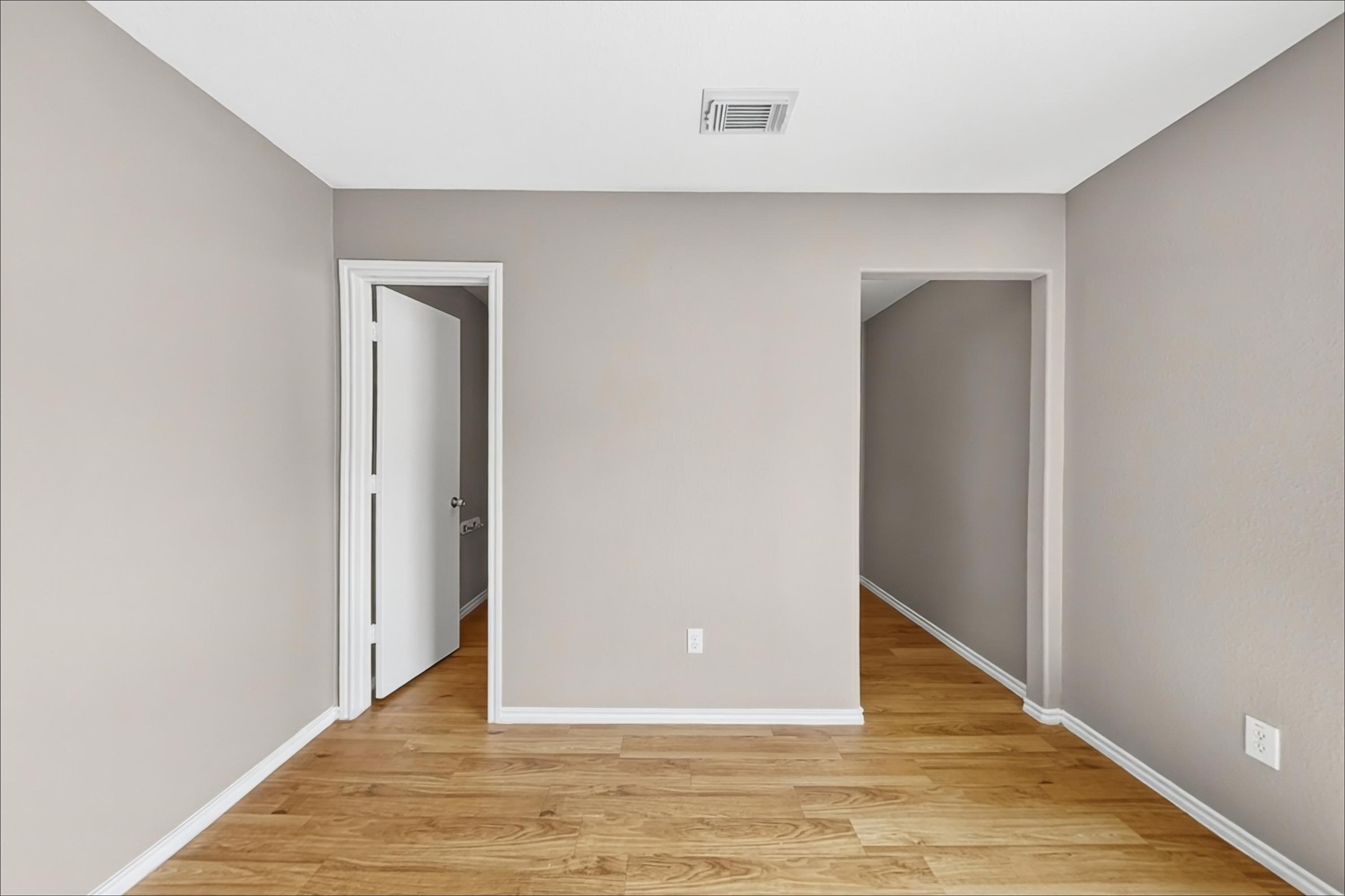 504 Leaf Cluster Court East Conroe, TX 77301 - Photo 4 of 16