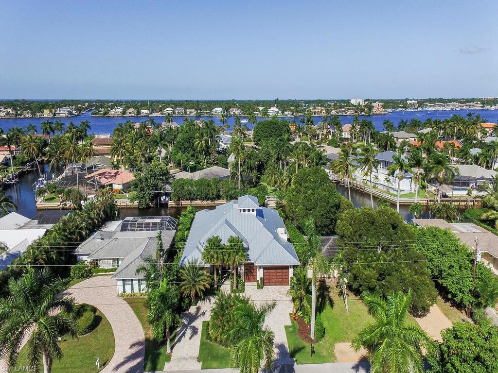 2140 Tarpon Road Naples, FL 34102 - Photo 3 of 24